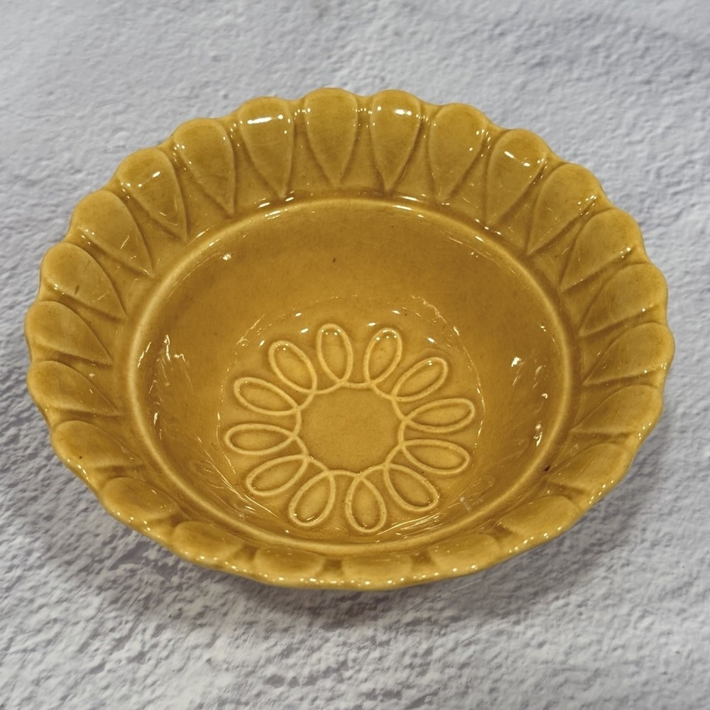 VTG California Pottery Mustard Yellow 6" Cereal Bowl Floral Loops & Petals L56